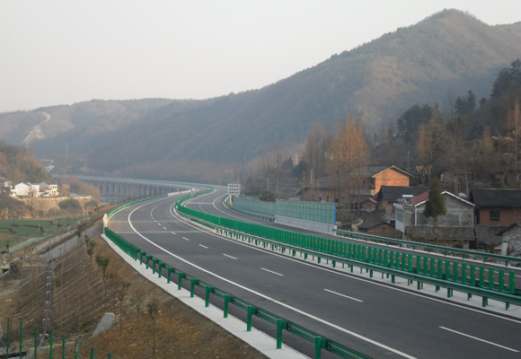 18、陜西省 十堰至天水聯(lián)絡(luò)線陜西境安康至漢中公路工程